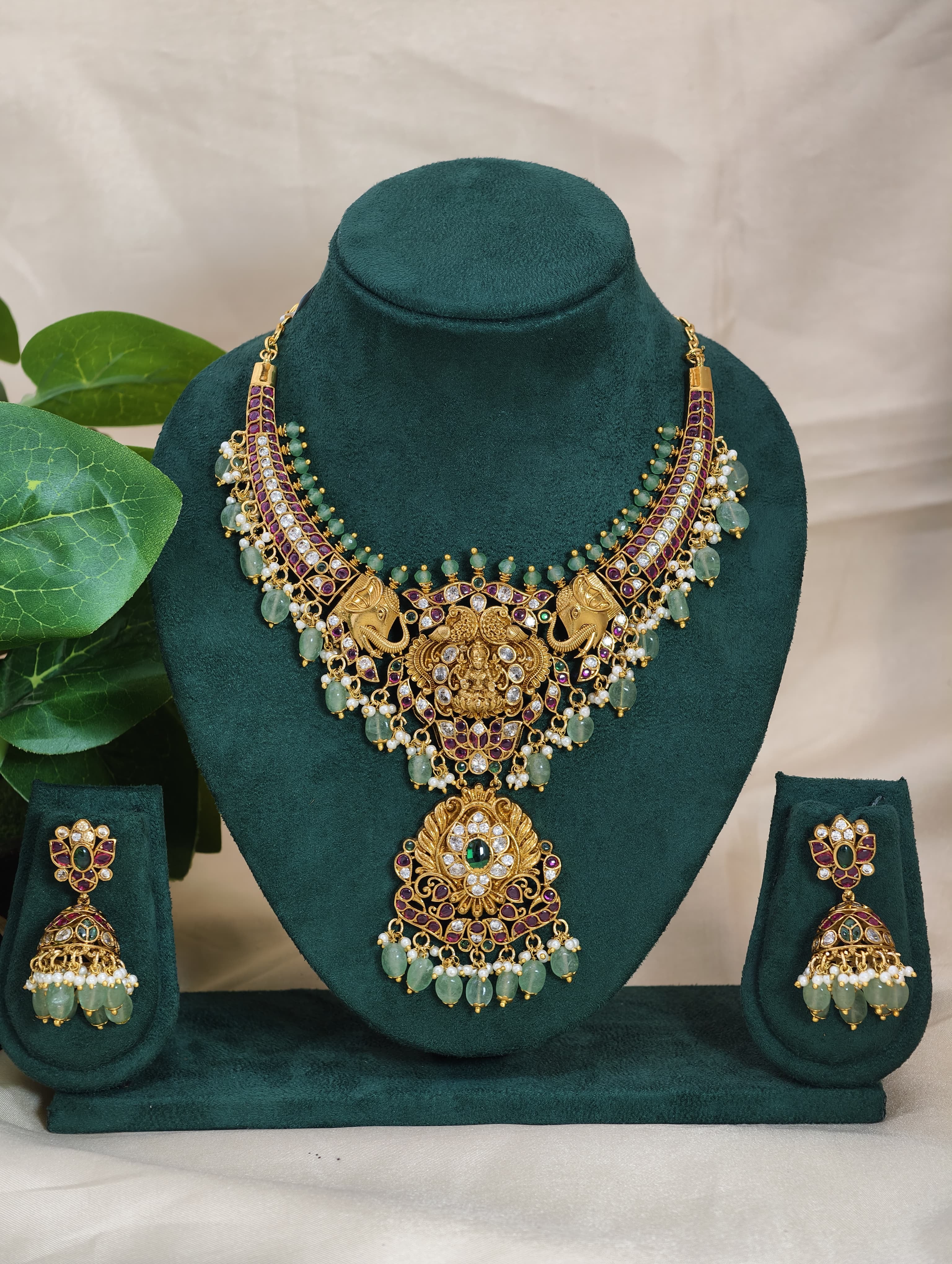 Kempu Neckset