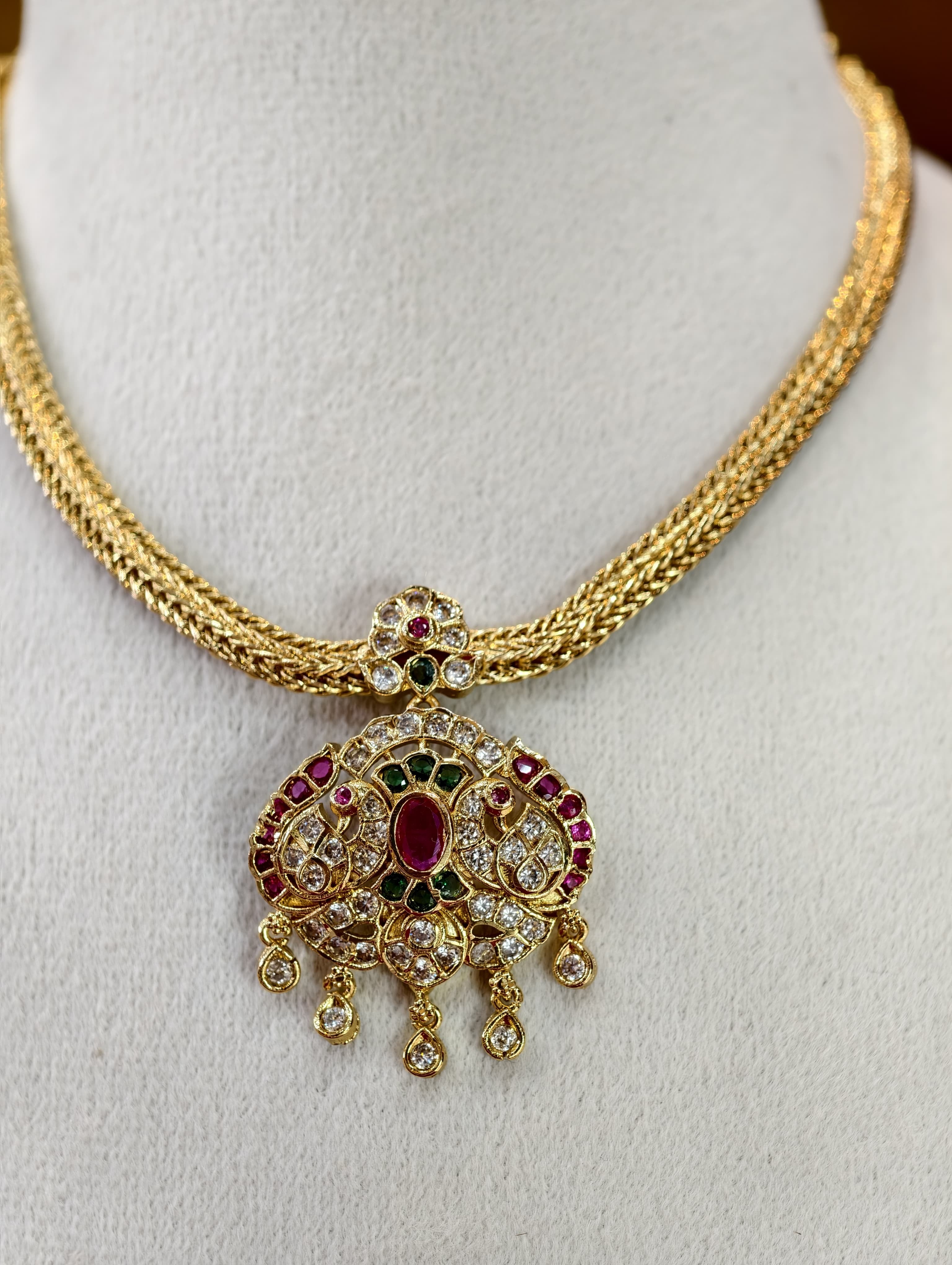Gold Model Nanu Patti
