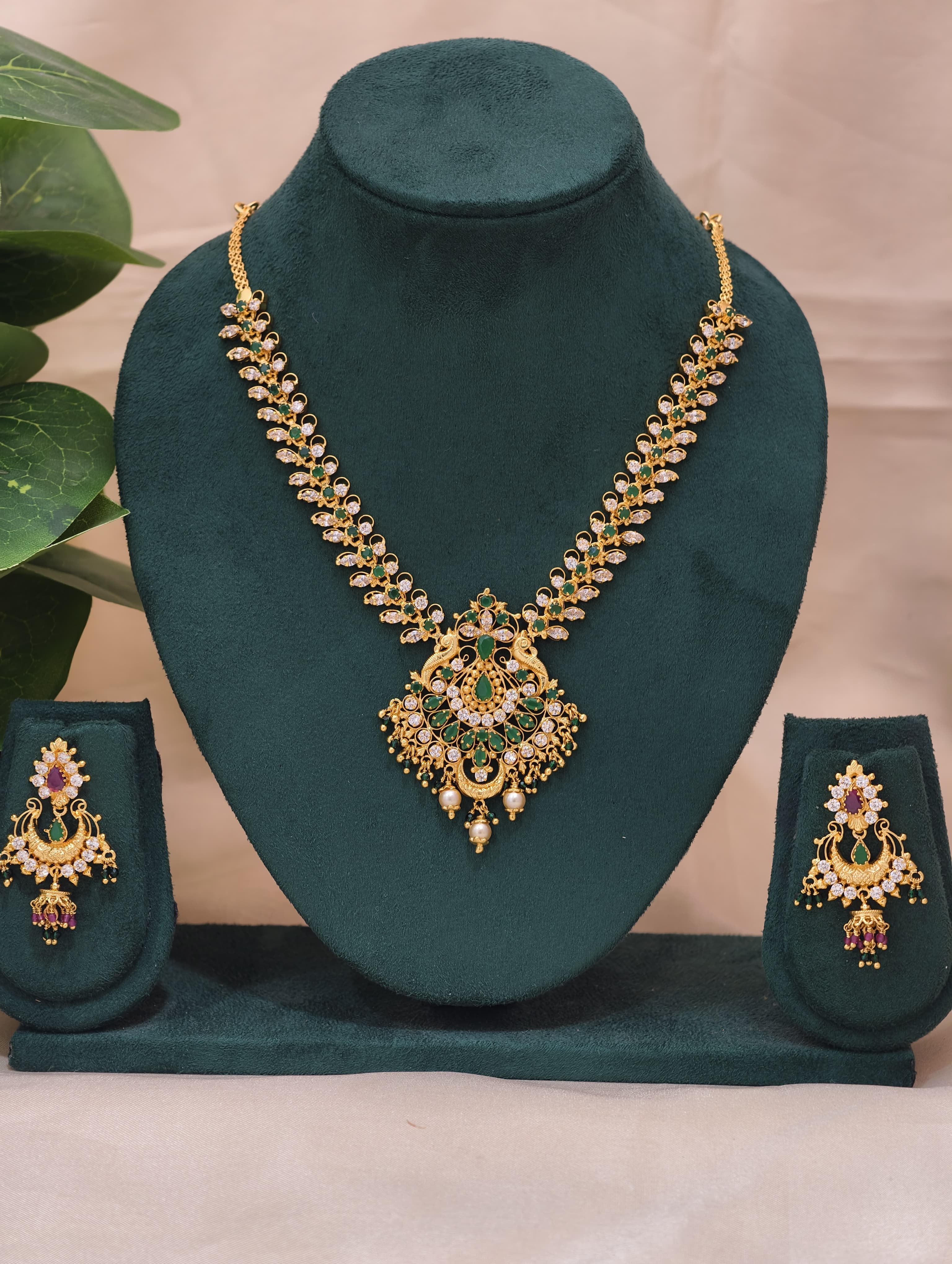 Gold Model Handmade Stone Necklace
