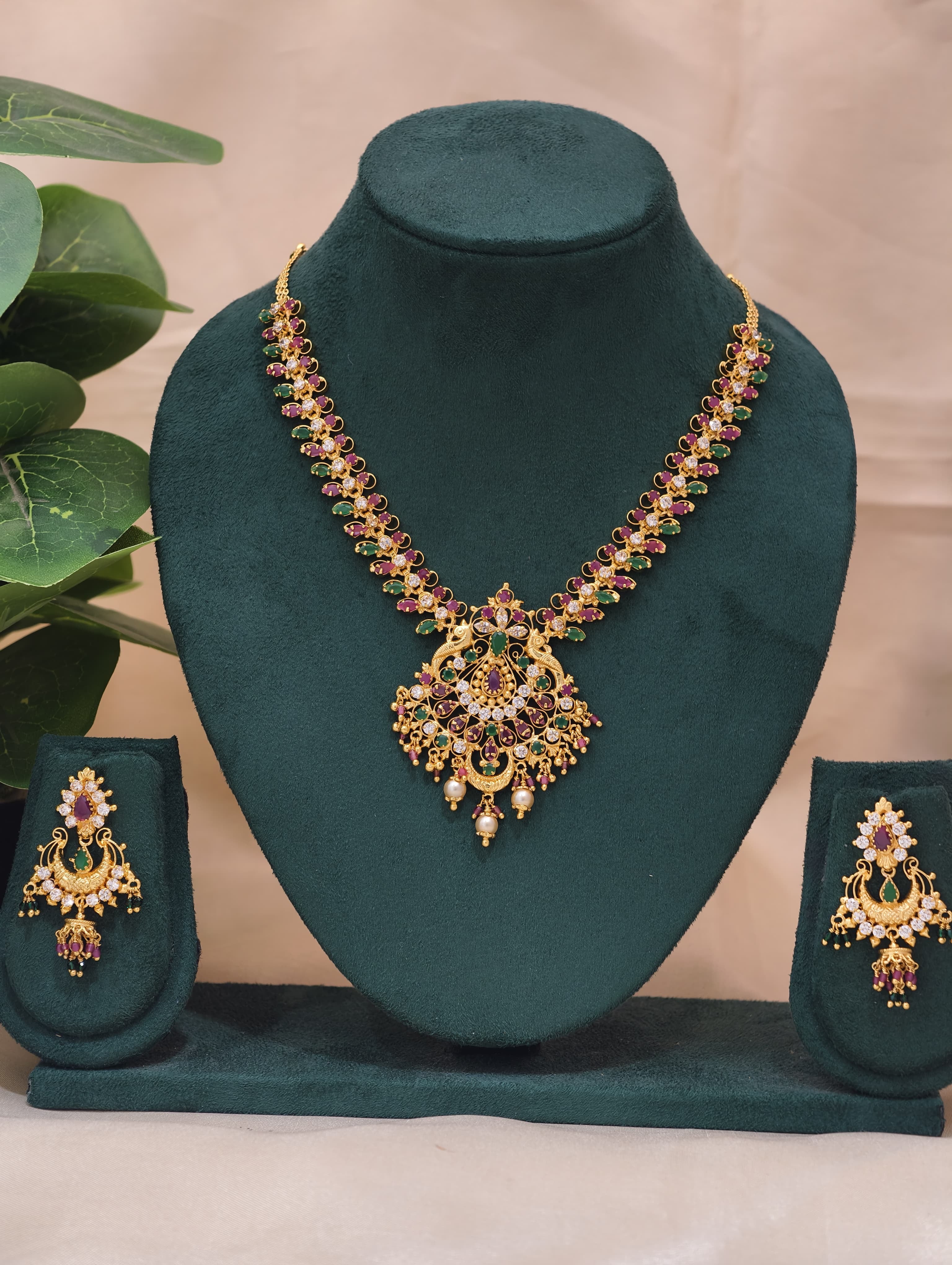 Gold Model Handmade Stone Necklace